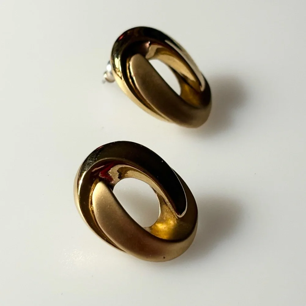 Vintage Gold-tone Matte Shiny Stamped Thailand Post Earrings - Picture 5 of 12